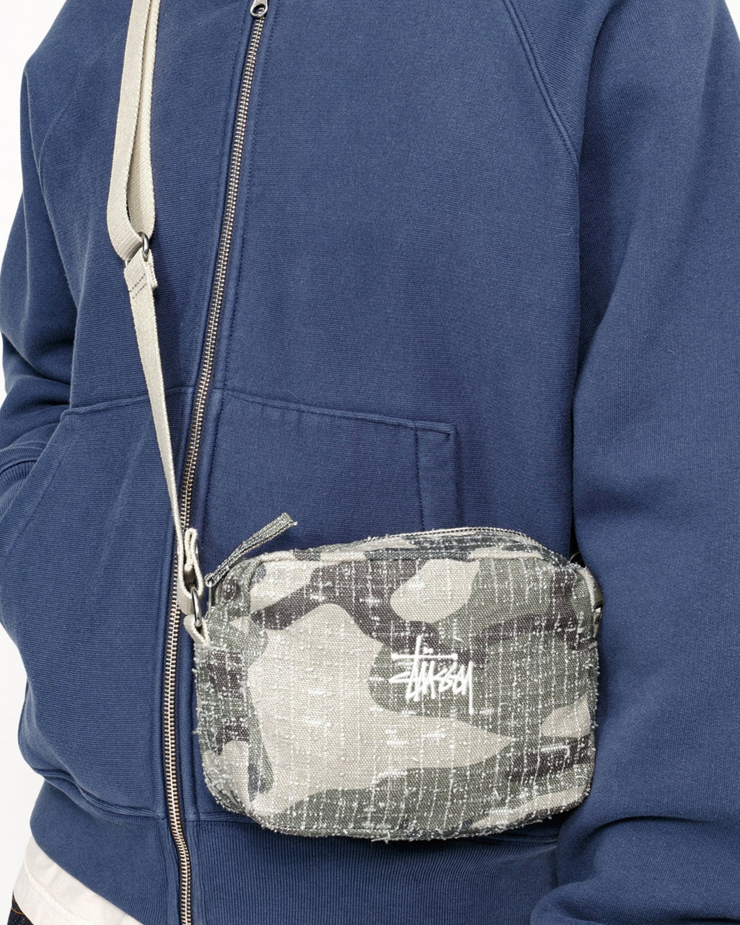 POCHETTE LATÉRALE NON TISSÉE AIGUILLETÉE