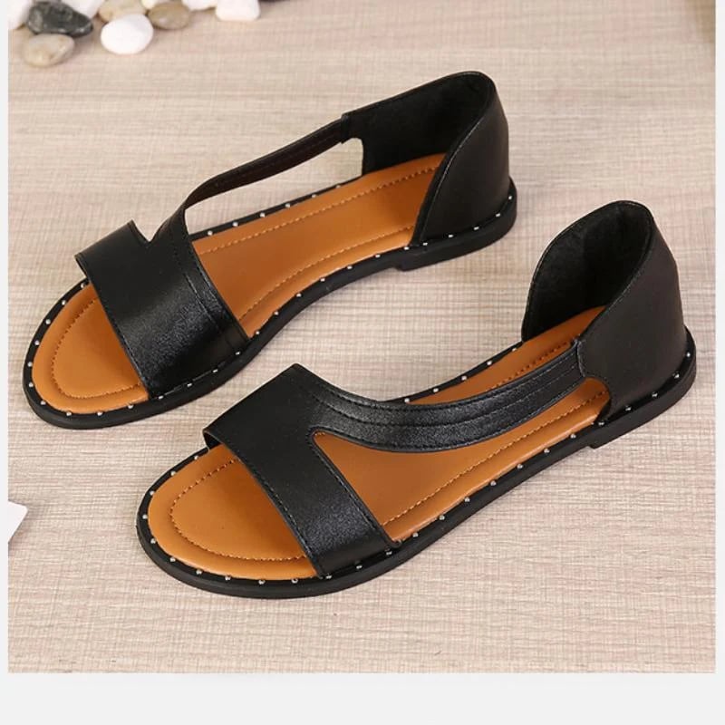 Sandales plates ouvertes à bout évidé avec rivet