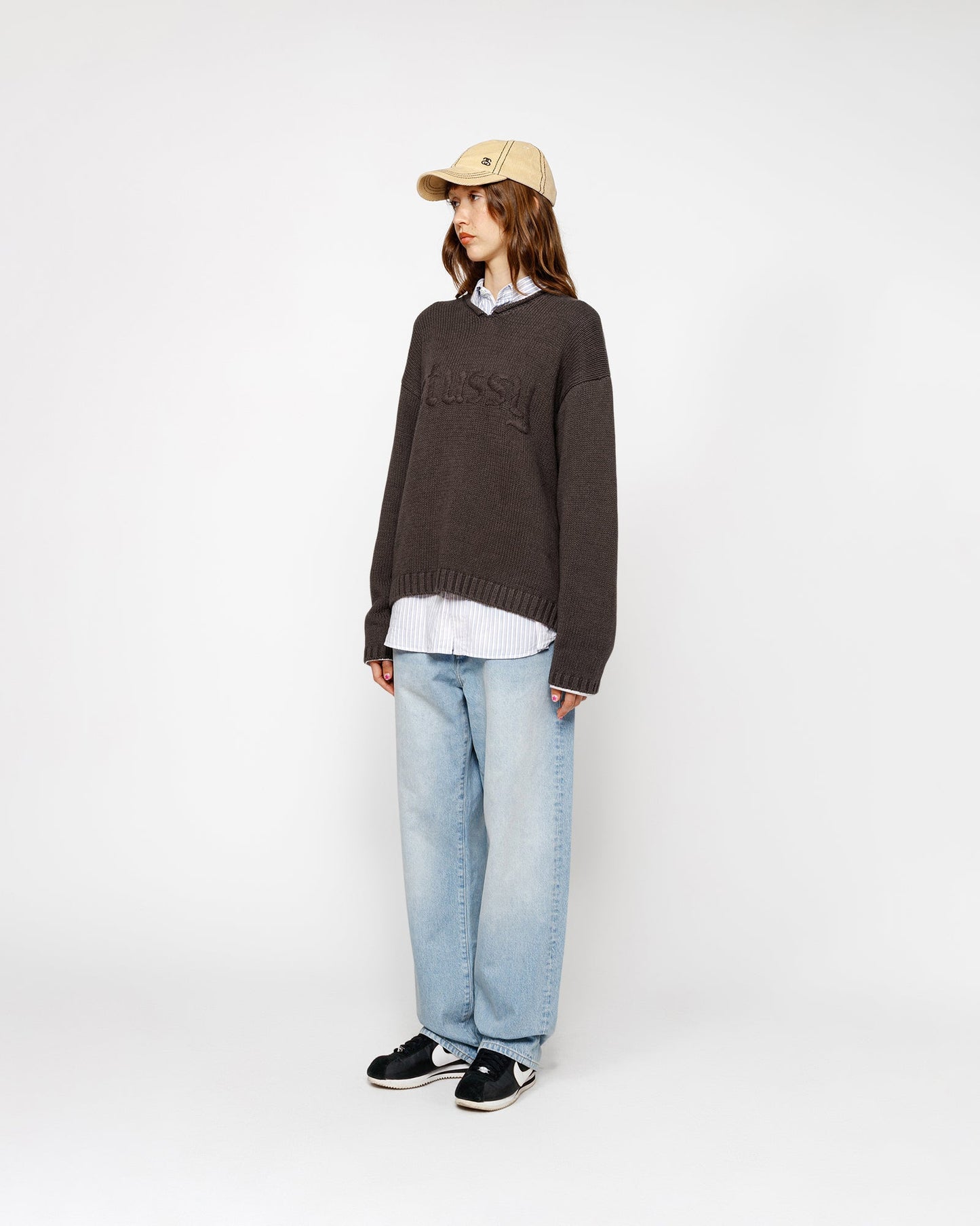 PULL À LOGO BRODÉ ET COL EN V